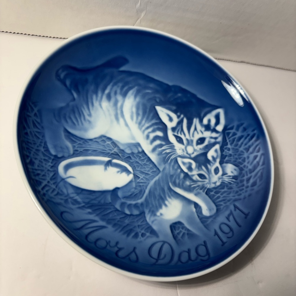Bing & Grondahl Copenhagen Porcelain Cat Kitten Plate Wall Hanging Mother’s Day